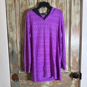 Title Nine Top Woman’s Size Medium Purple Long Sleeve Hooded Lace Cutout Pattern